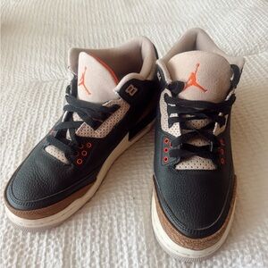 Jordan 3 Retro black trainers #sneakers #jordan
7 Y/ womens 8.5
